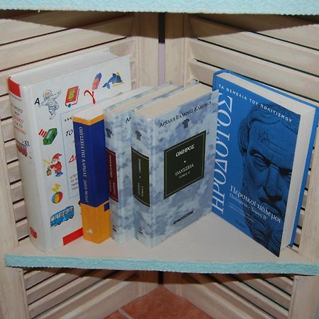 Luxury Traditional Room The Small Bookstore Kastro-Kyllini Extérieur photo