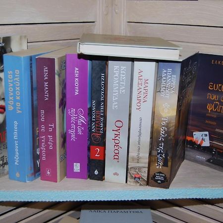 Luxury Traditional Room The Small Bookstore Kastro-Kyllini Extérieur photo