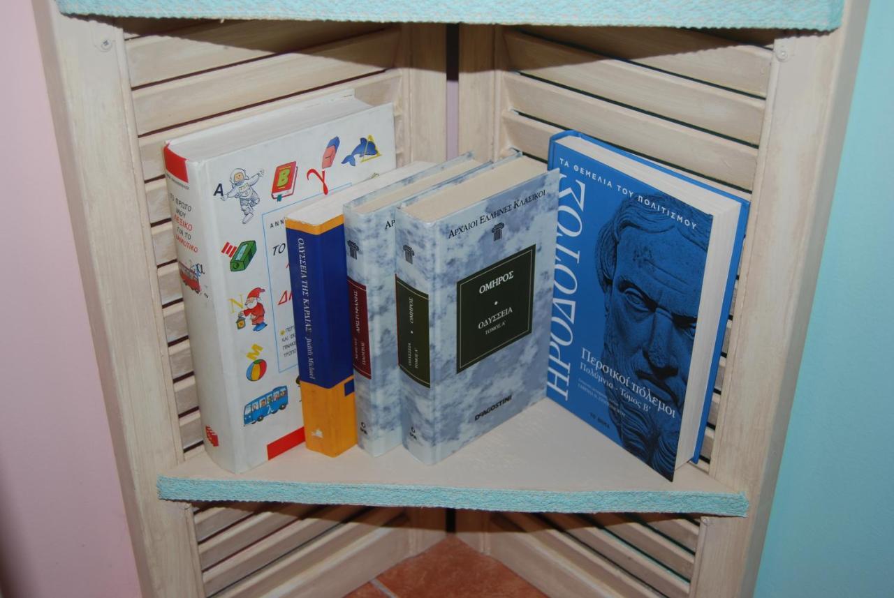 Luxury Traditional Room The Small Bookstore Kastro-Kyllini Extérieur photo
