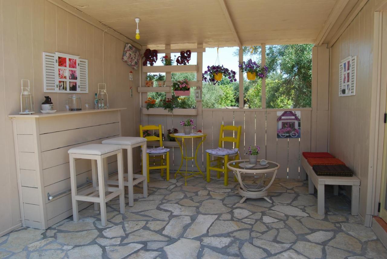 Luxury Traditional Room The Small Bookstore Kastro-Kyllini Extérieur photo