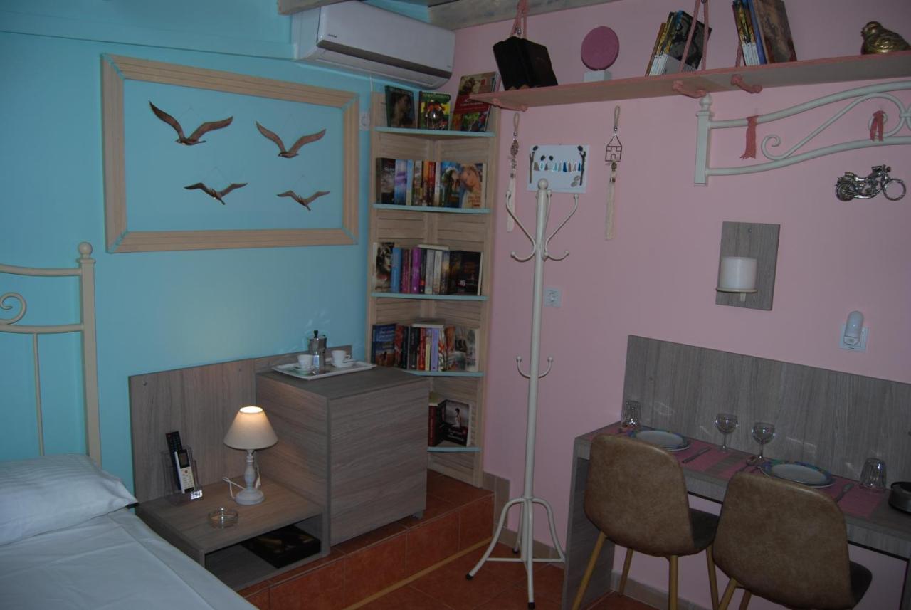 Luxury Traditional Room The Small Bookstore Kastro-Kyllini Extérieur photo