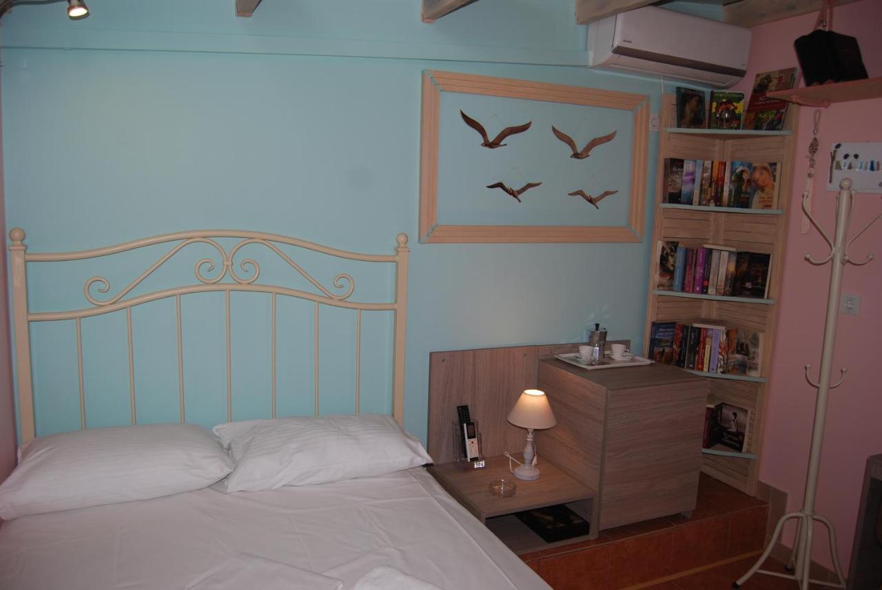 Luxury Traditional Room The Small Bookstore Kastro-Kyllini Extérieur photo