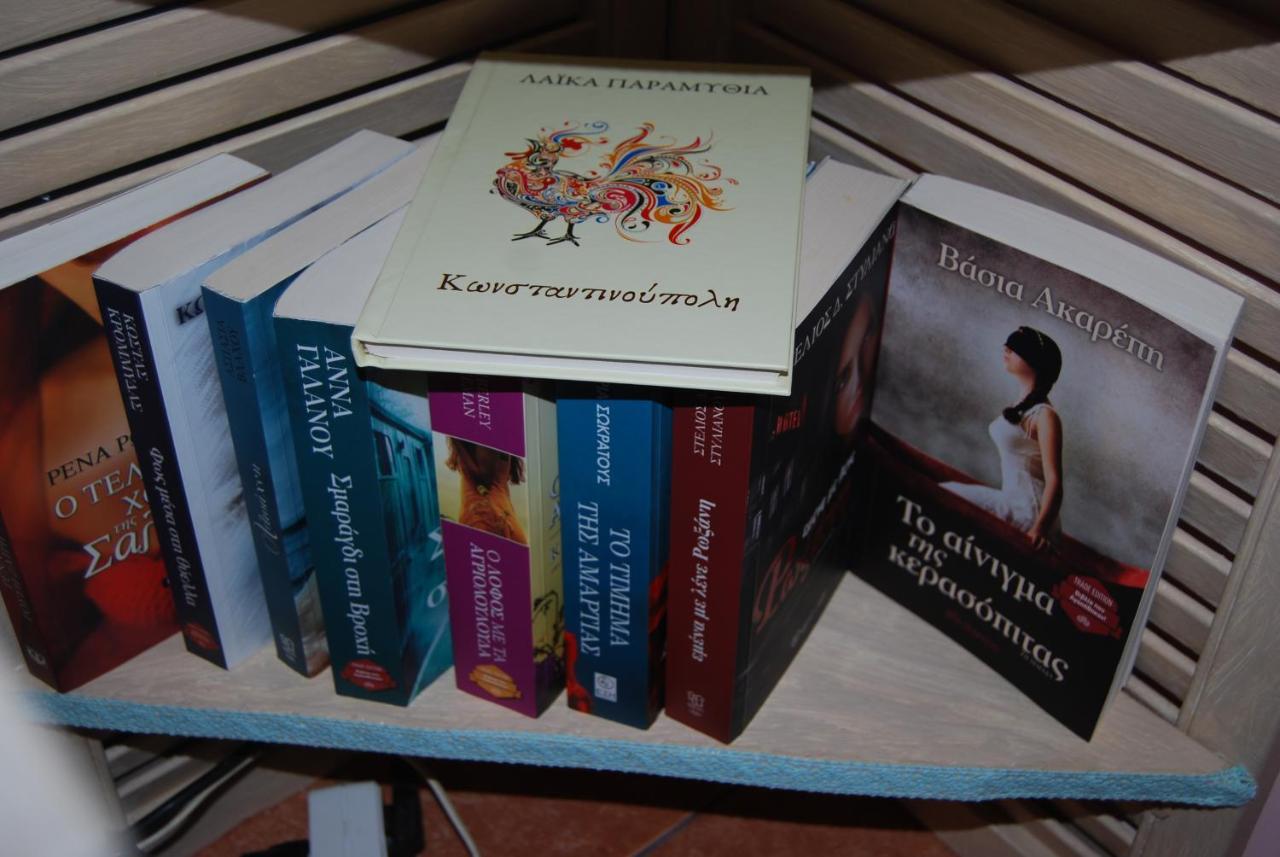 Luxury Traditional Room The Small Bookstore Kastro-Kyllini Extérieur photo