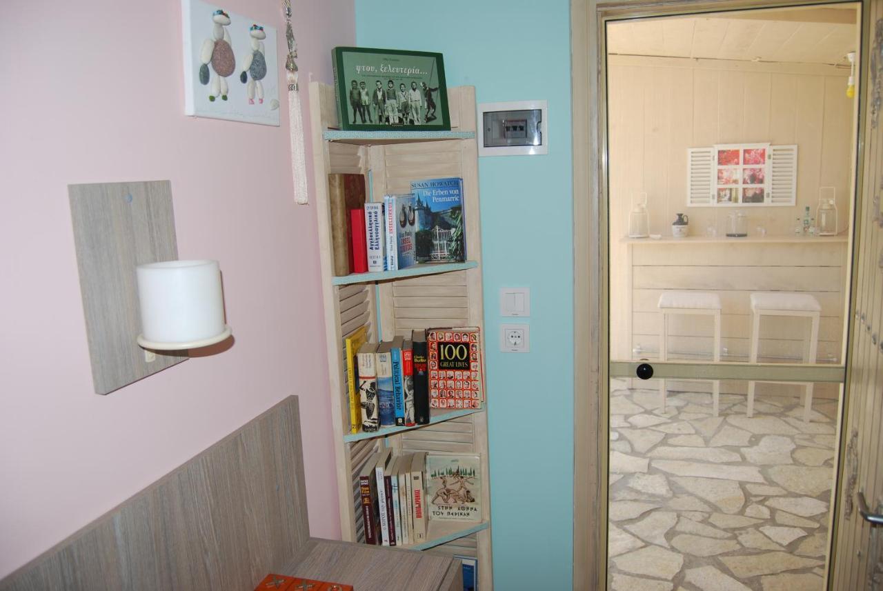 Luxury Traditional Room The Small Bookstore Kastro-Kyllini Extérieur photo
