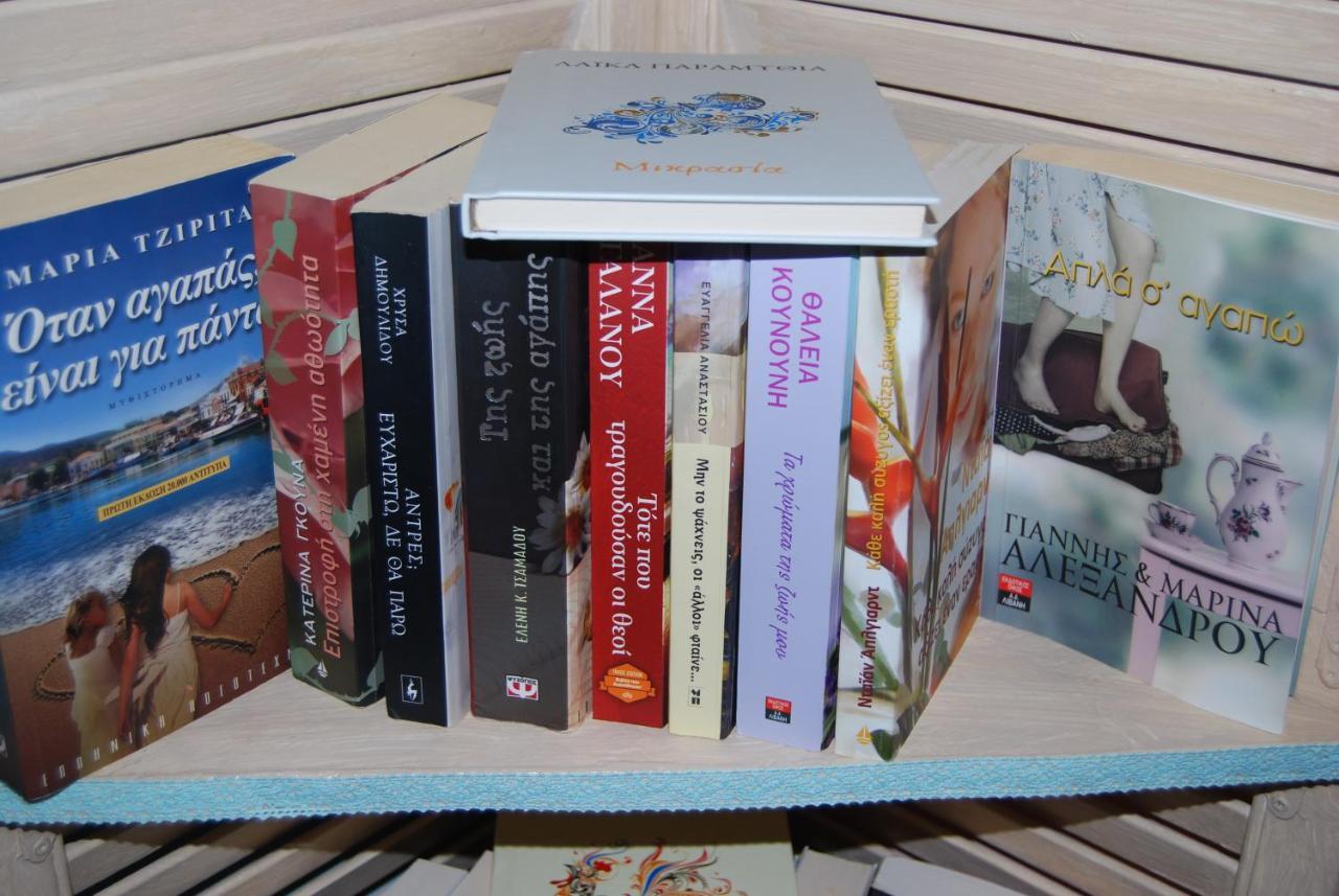 Luxury Traditional Room The Small Bookstore Kastro-Kyllini Extérieur photo