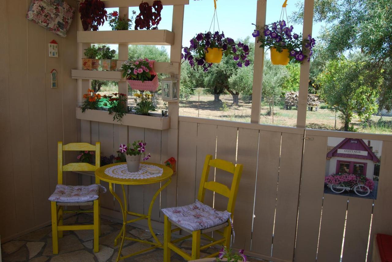 Luxury Traditional Room The Small Bookstore Kastro-Kyllini Extérieur photo